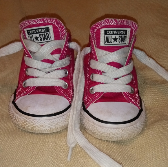 Hot pink toddler chucks - Picture 3 of 7